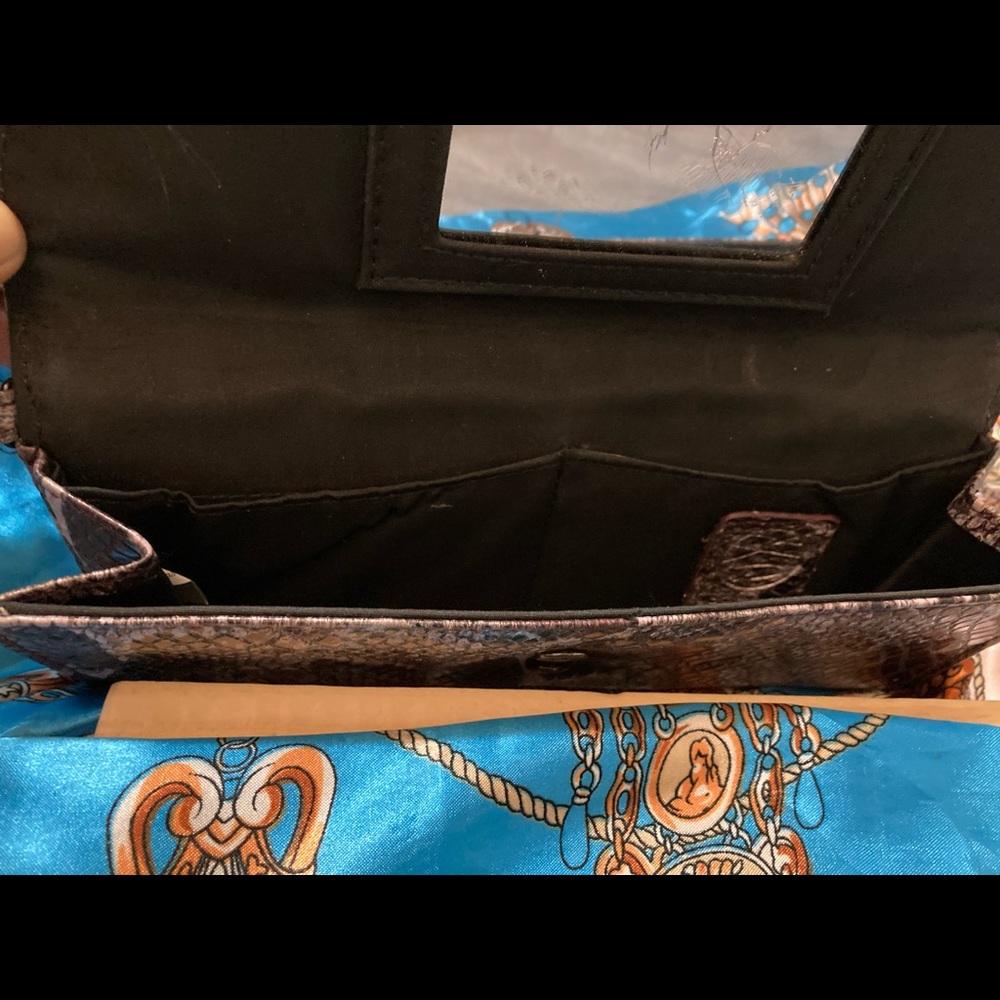 Purse - Picture 5 of 7